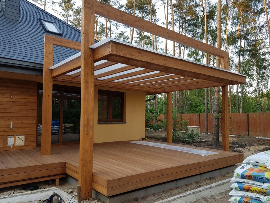 Терраса с двускатной крышей