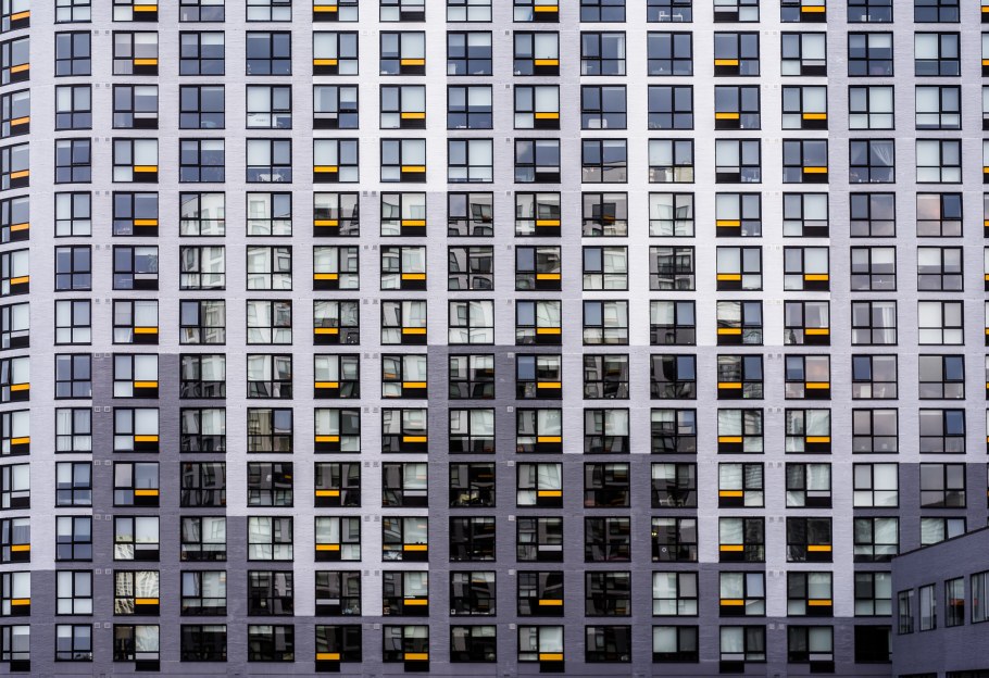 Черно оранжевый дом