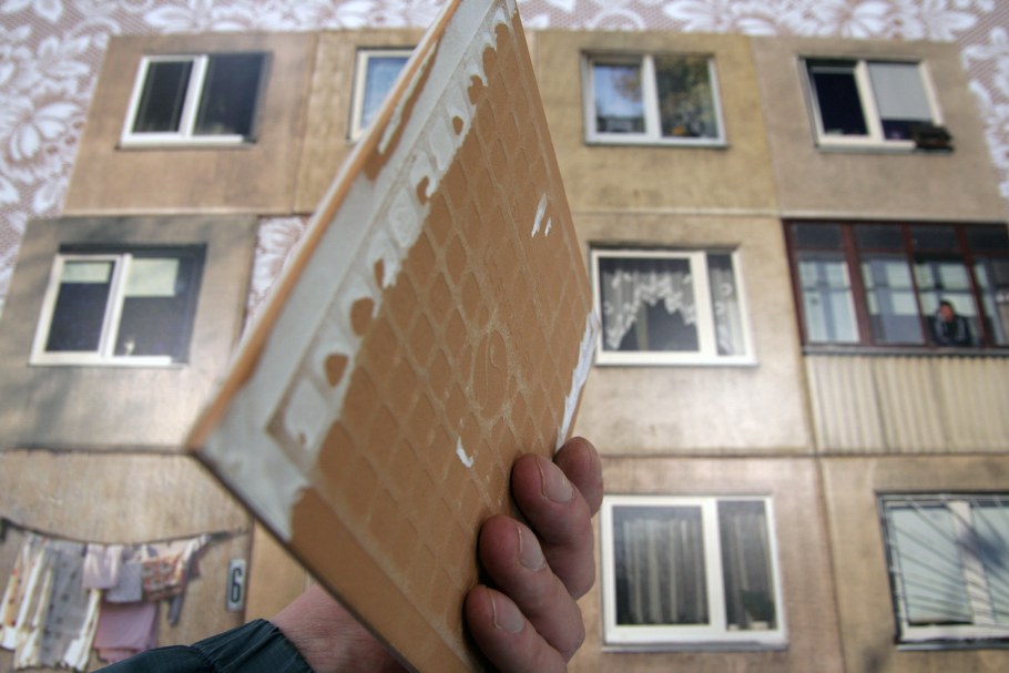 Плитка в виде панельного дома