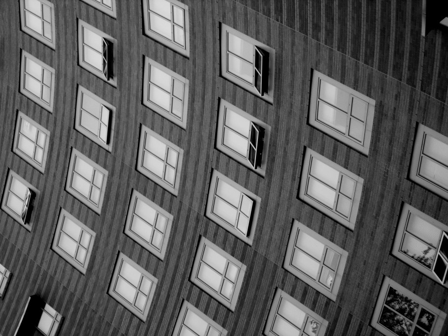 Кирпичные фасады многоэтажных домов