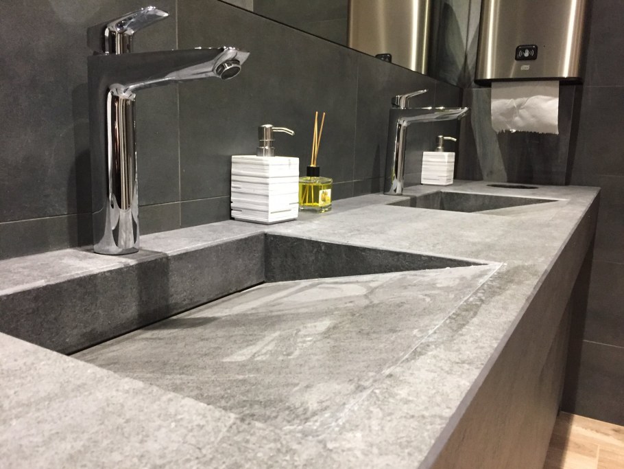 Раковина Ваби Саби микроцемент щелевой слив