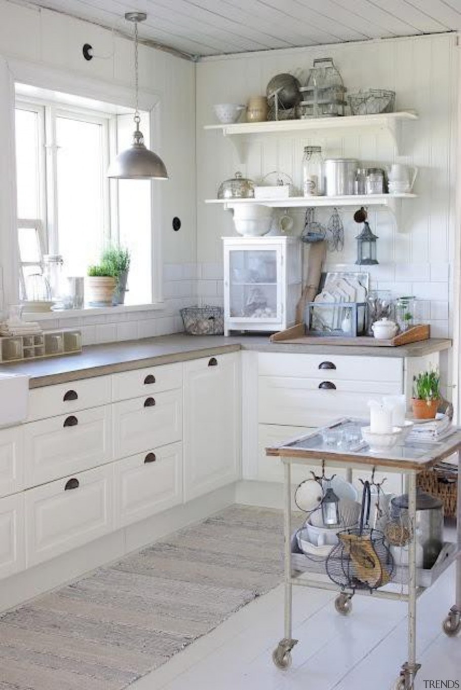 Серо оливковая кухня