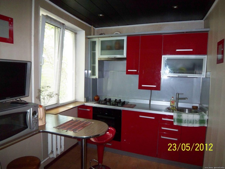 Гарнитур на маленькую кухню