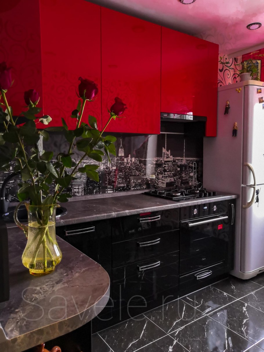 Красная кухня в хрущевке