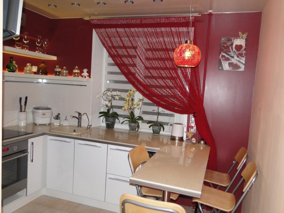 Гарнитур на кухню в хрущевку с встроенной техникой