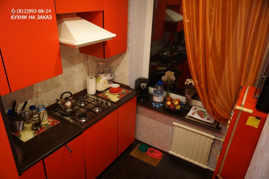 Красная кухня в хрущевке