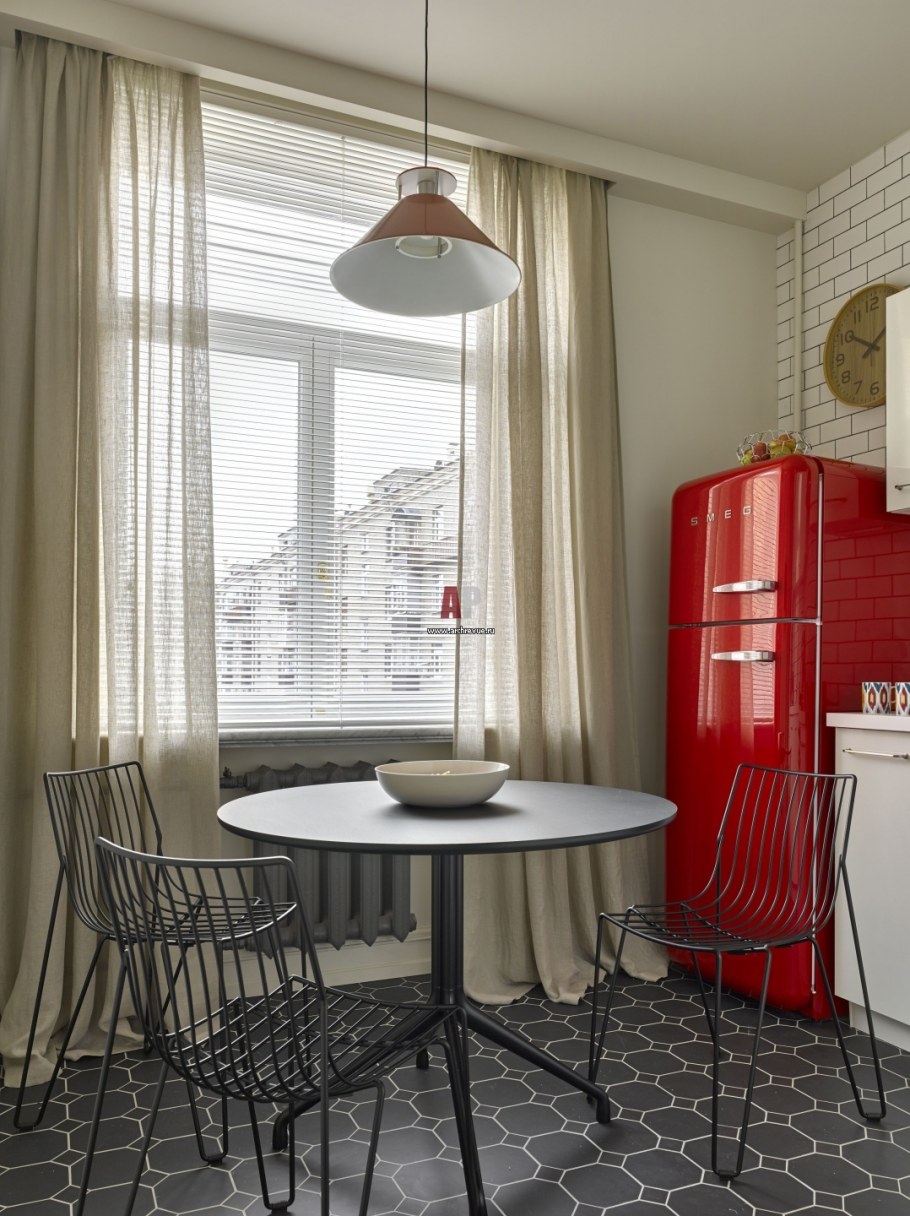 Красно белая кухня в хрущевке