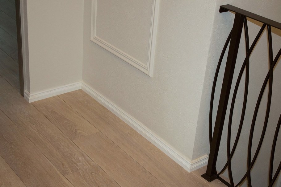 Плинтус в стиле НЭО классика