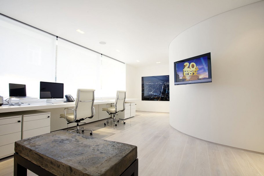 Офис в белом стиле
