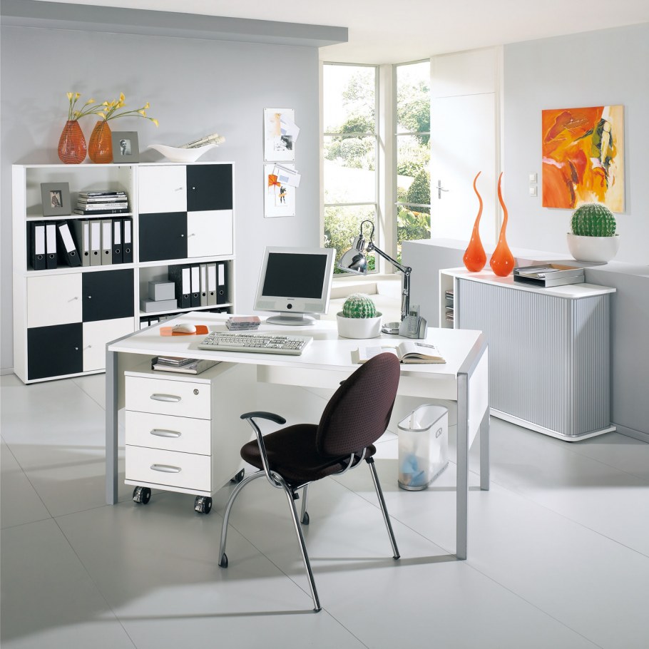 Интерьер офиса в белом цвете