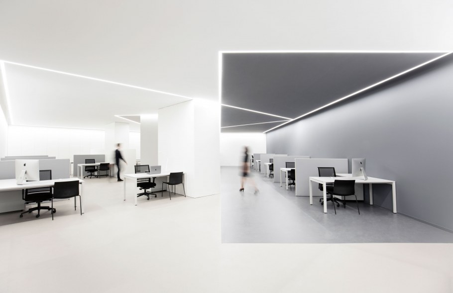 Серый офисный интерьер
