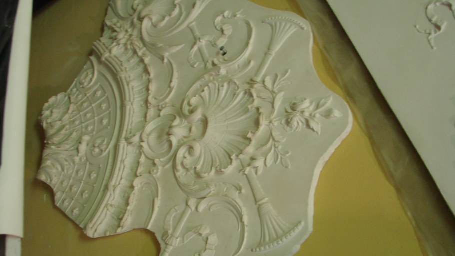 Реставратор лепнины