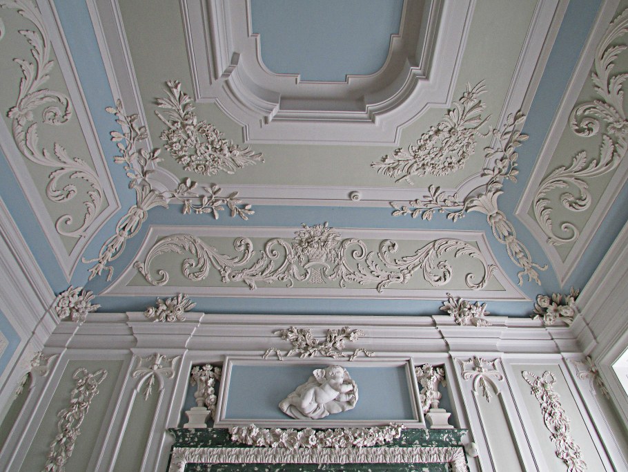 Лепнина Гатчинского дворца
