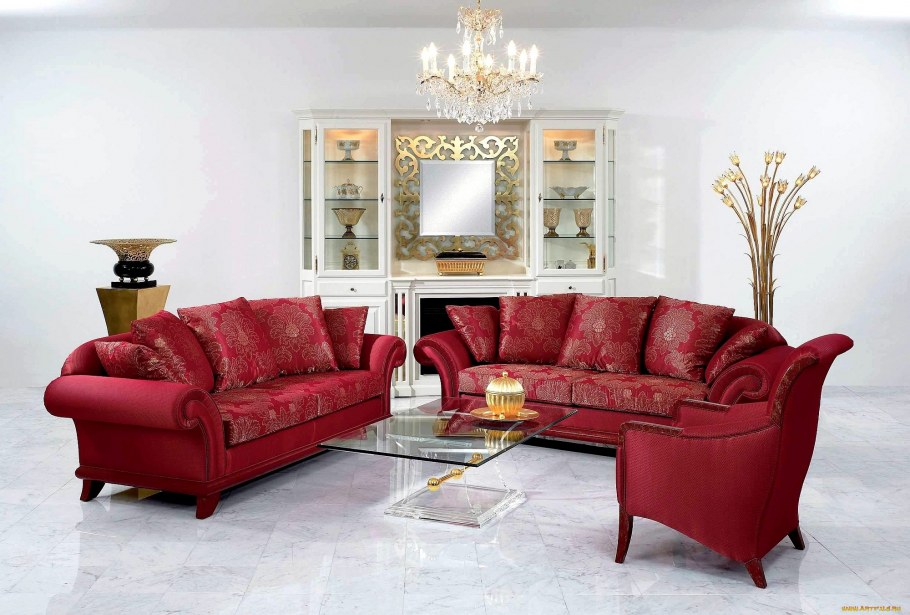 Красный диван