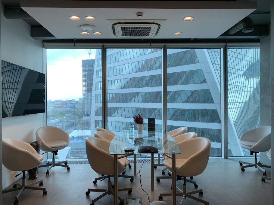 Башня Империя Холл