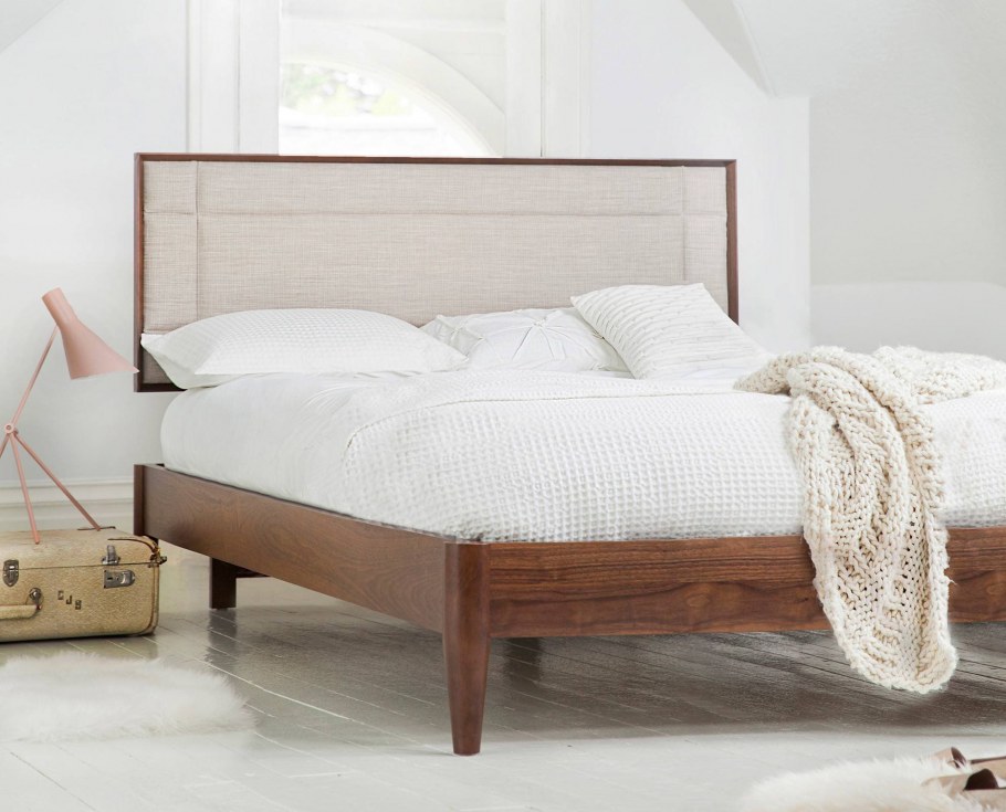 Белая кровать из дерева спальня 2020