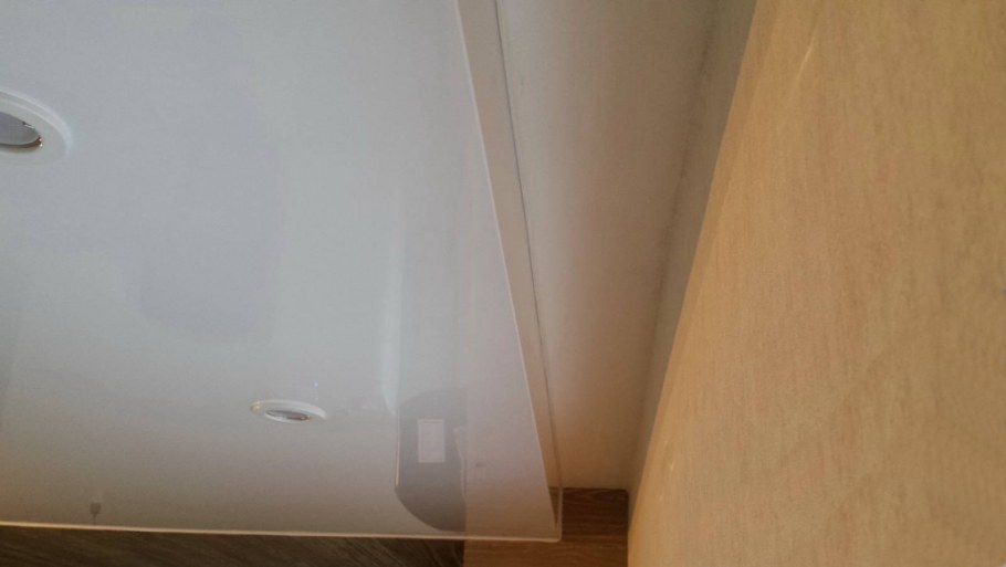 Закрытая ниша в натяжном потолке