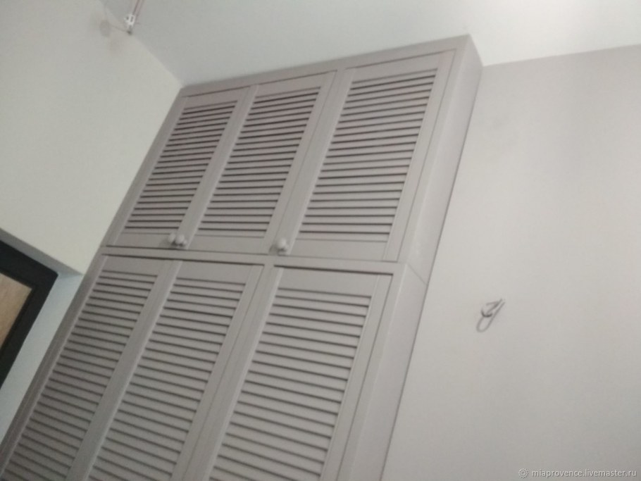 Пластиковая дверца в нишу