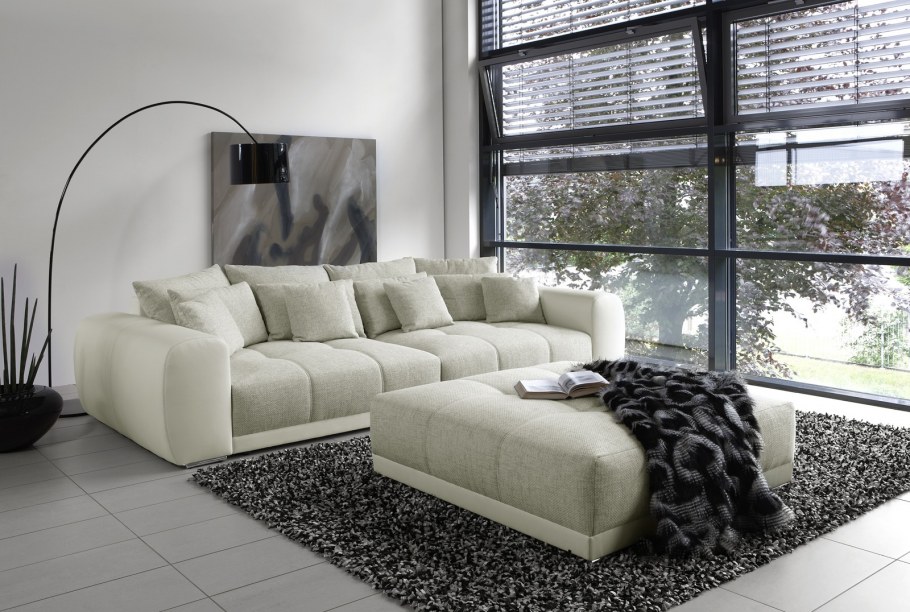 Современные диваны в интерьере 2021