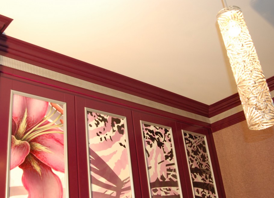 Отделка стен плинтусами