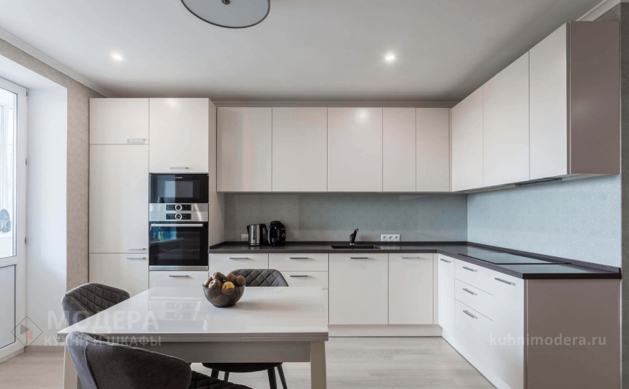 Кухни прямые светлые