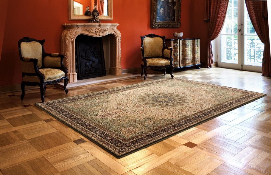 Ковер на полу в гостиной