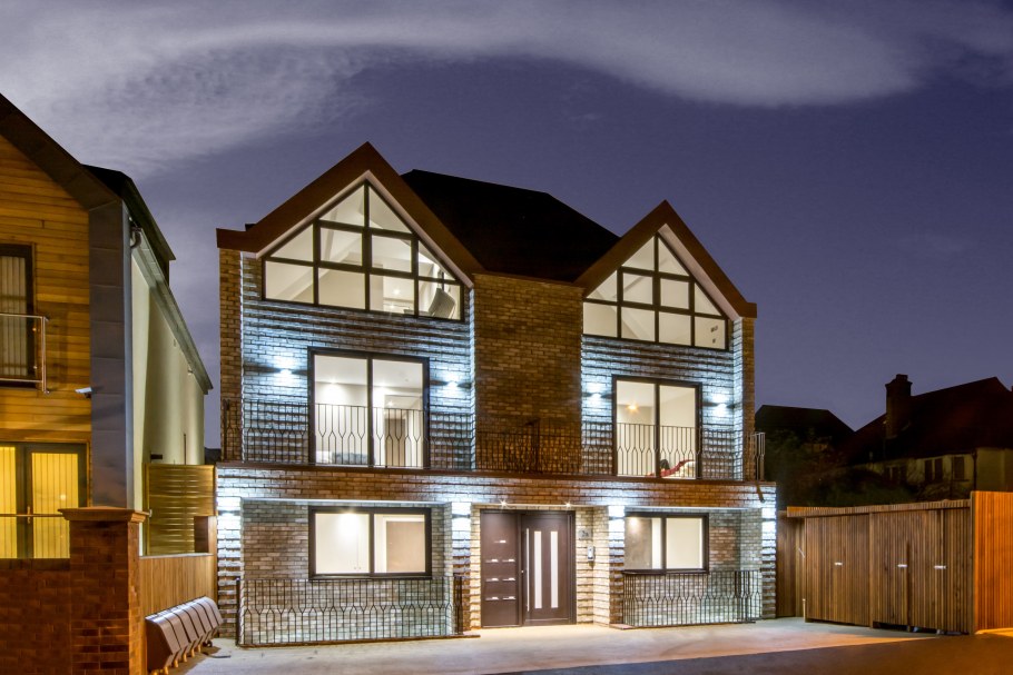 Фасадная подсветка частного дома