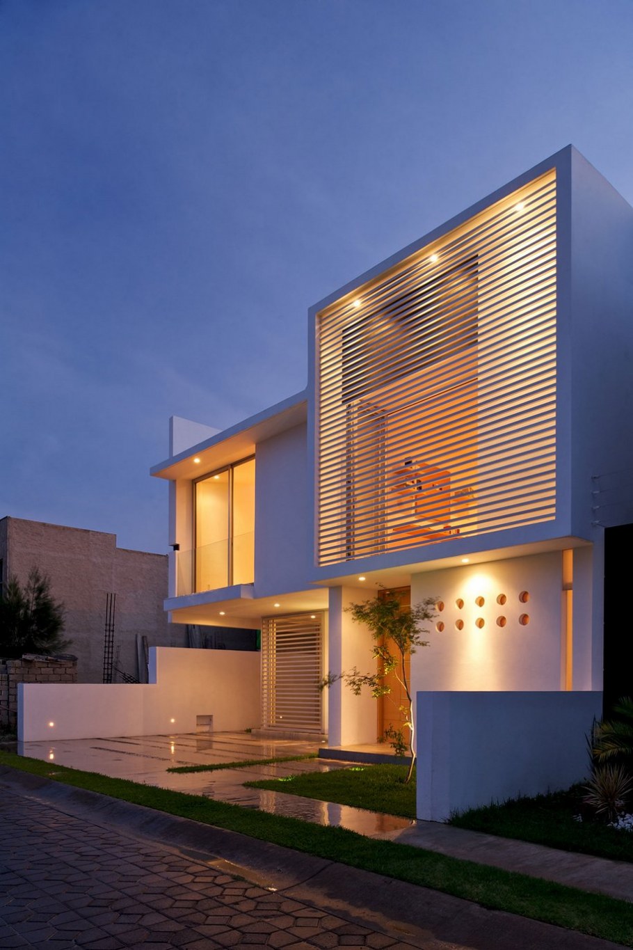 Дерево в экстерьере