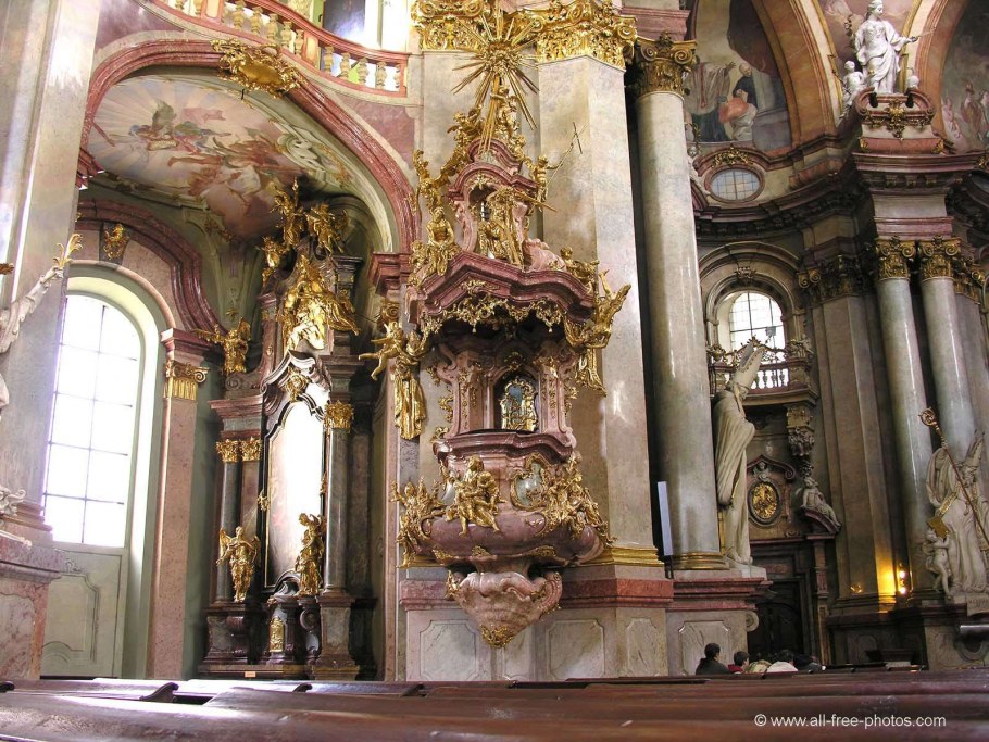 Костел Святого Николая в Праге