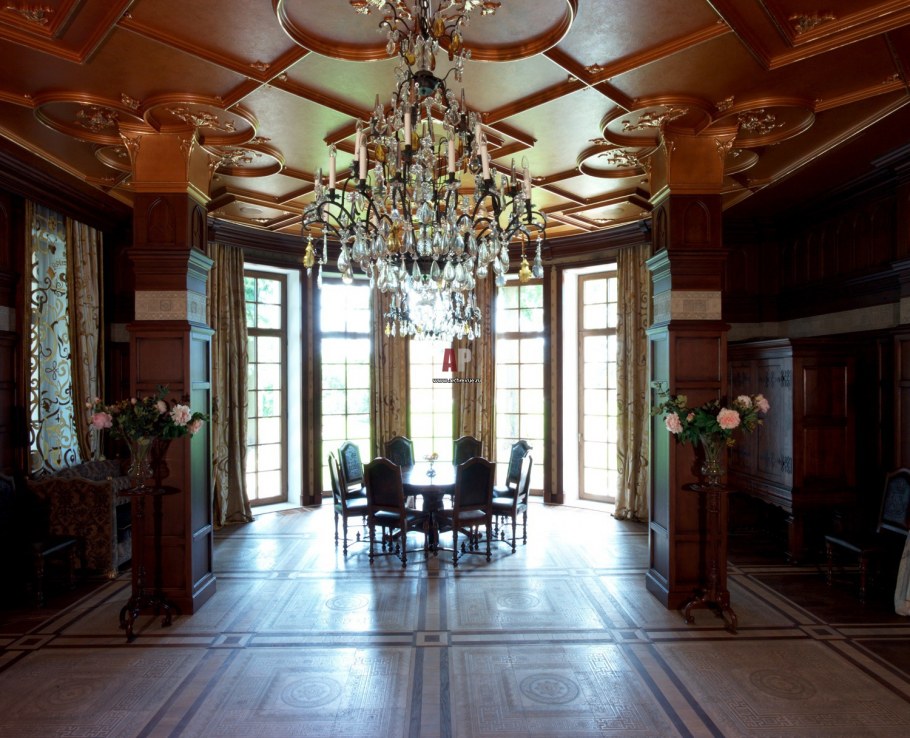 Интерьер в замке Максима Галкина