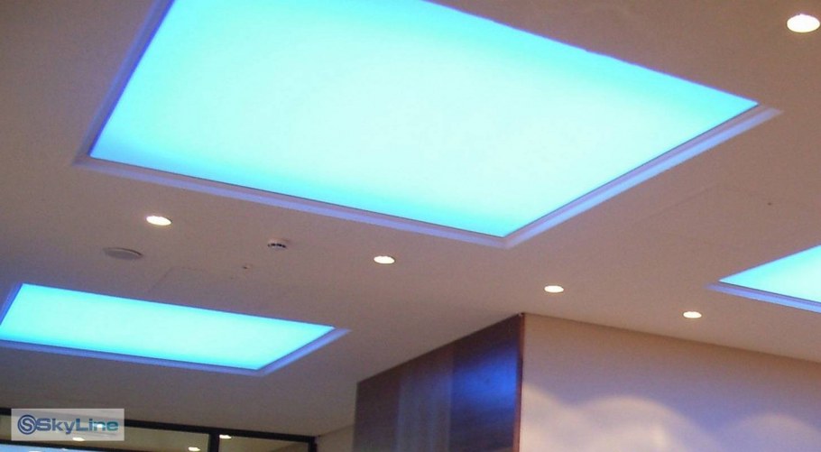 Прозрачный потолок с подсветкой