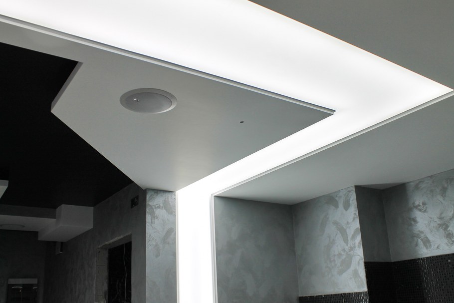 Натяжной потолок с подсветкой внутри