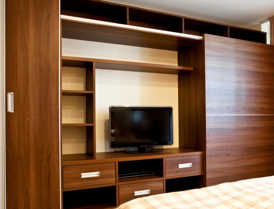 Стенка в спальню