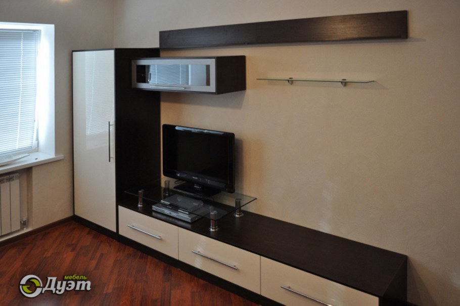 Тумба под телевизор длинная со шкафом