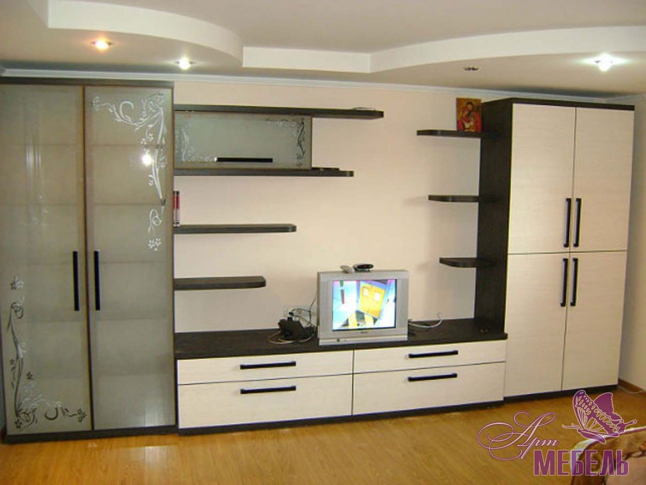 Горки со шкафом купе в гостиную