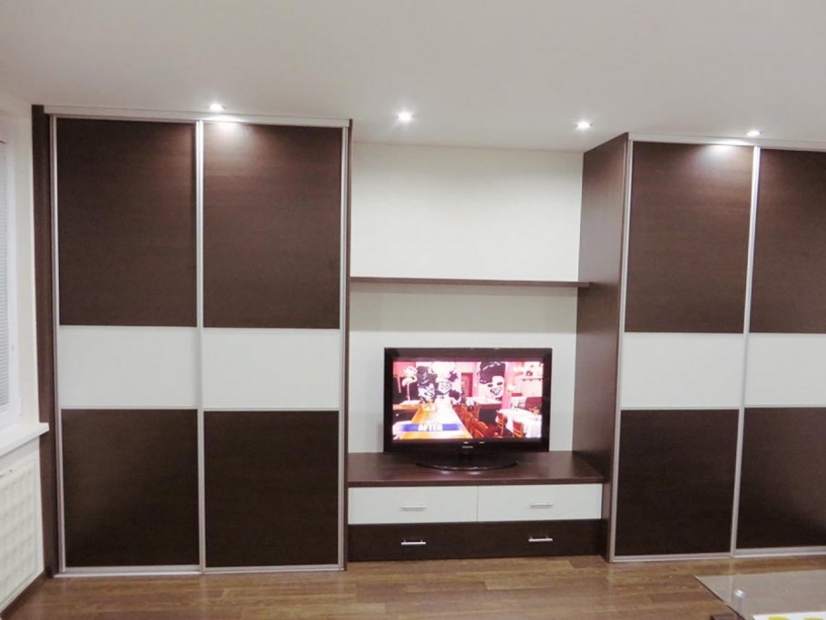 Шкаф с местом для телевизора