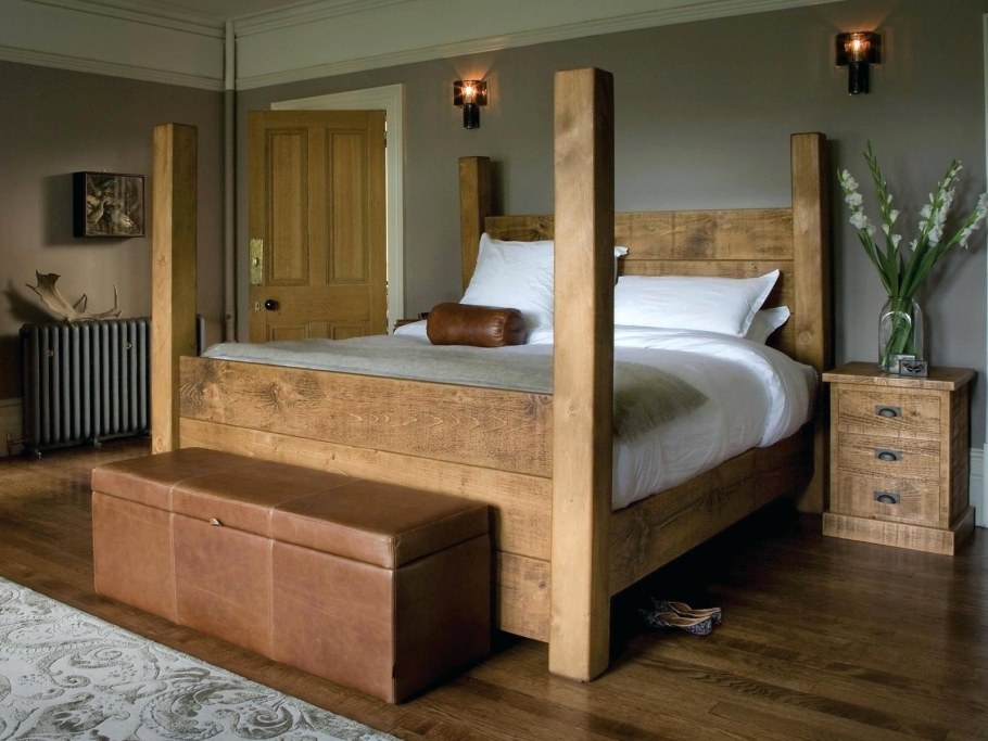 Высокая деревянная кровать