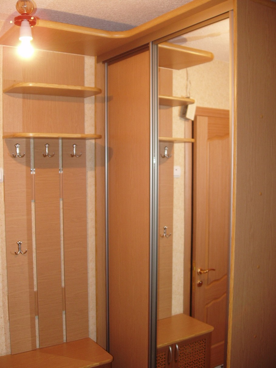 Встроенная прихожая угловая