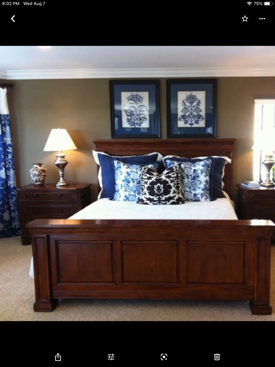 Декор спальни с коричневой мебелью