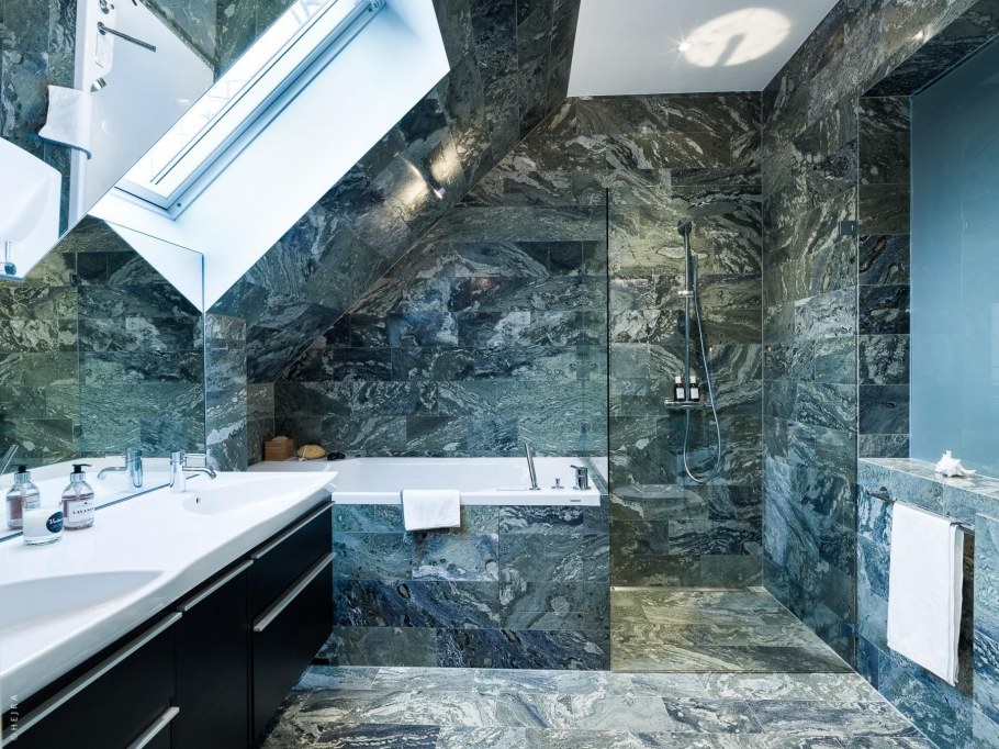 Стена из мрамора