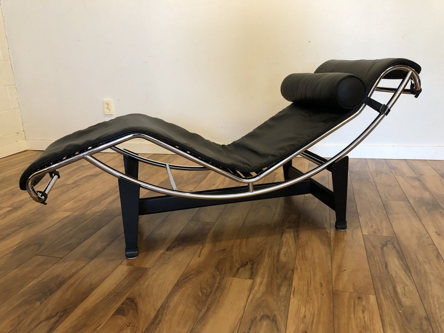 Трансформируемый шезлонг Ле Корбюзье