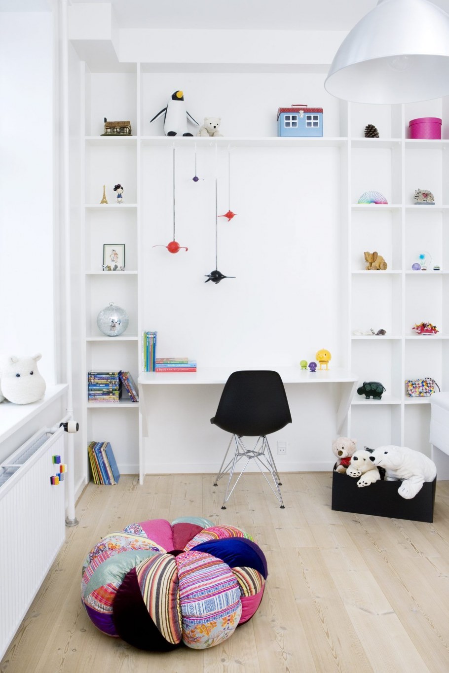 Детская комната с полками