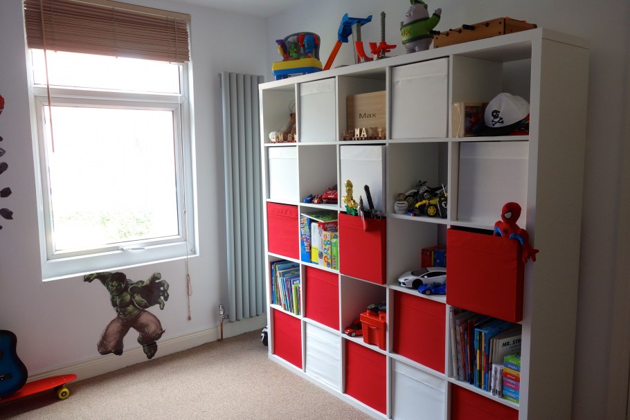 Детский стеллаж с телевизором