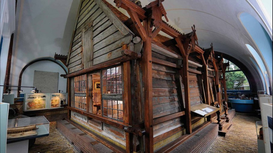 Владелец Хижины Исаак.