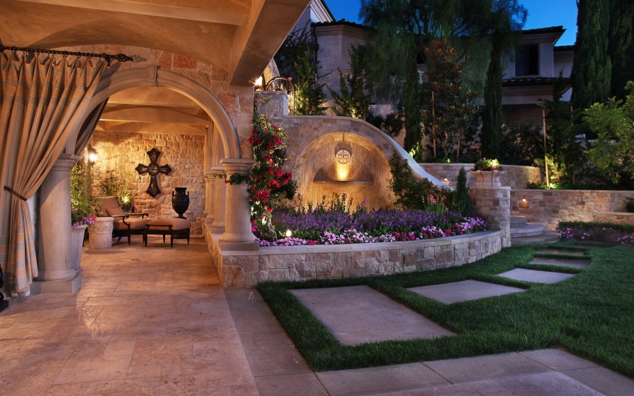 Сад в богатом доме