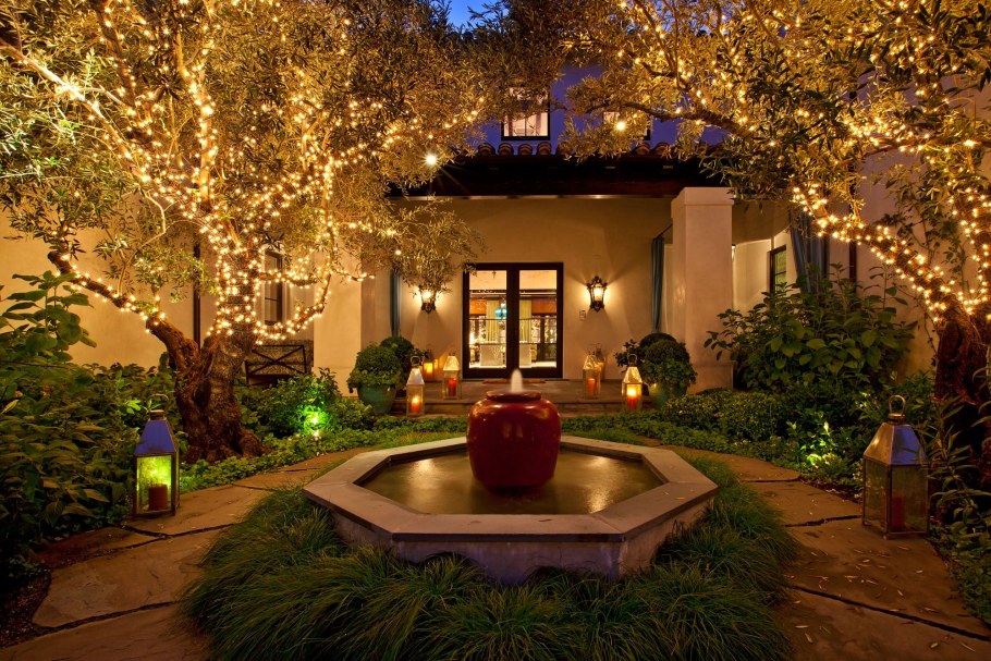 Дом Холливелл задний двор