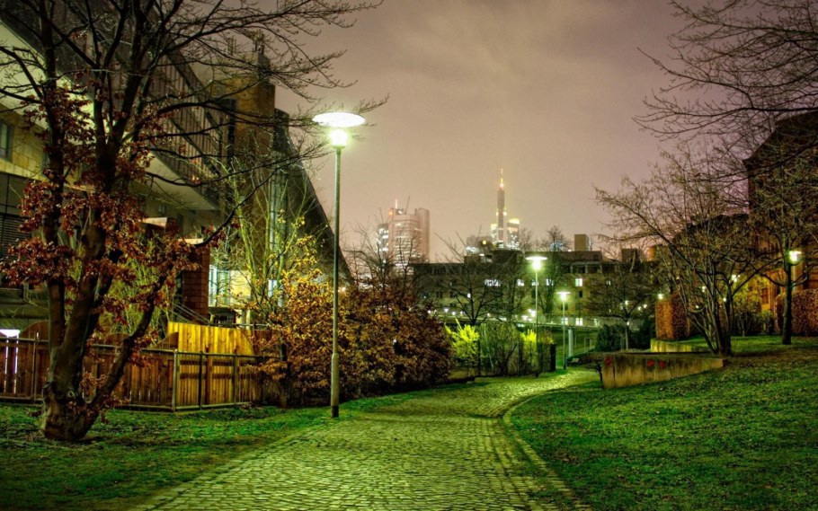 Ночной дворик в Новогиреево