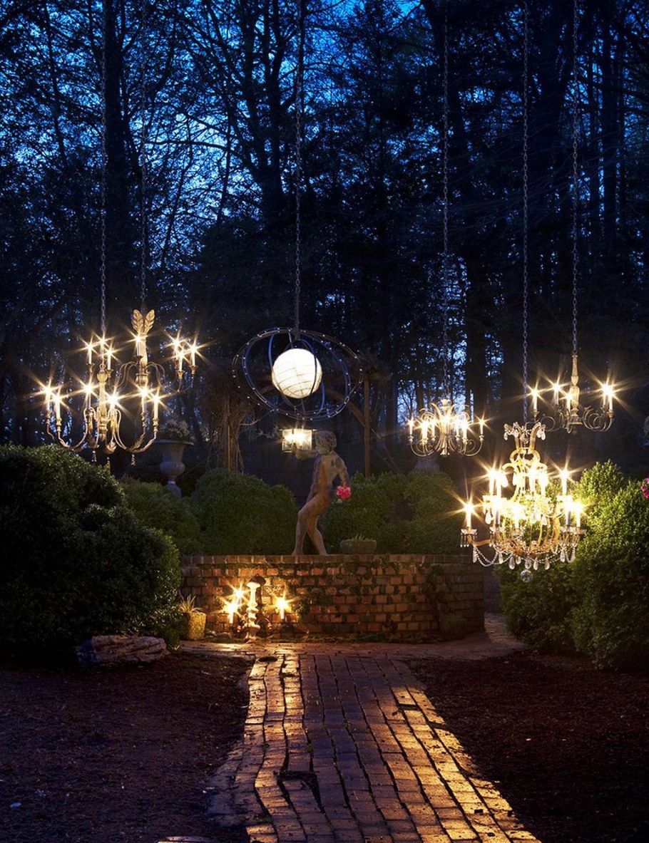 Красивый сад ночью