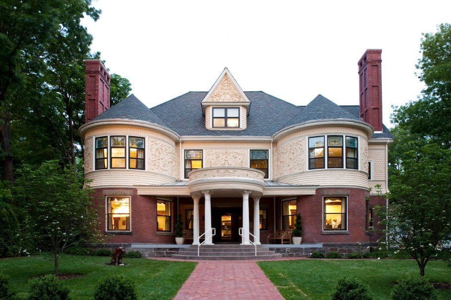 Самый красивый двухэтажный дом