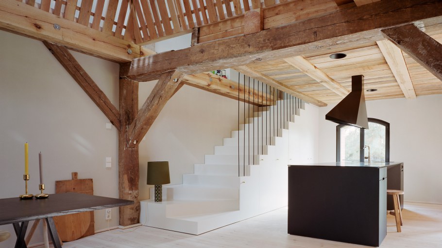 Дом-сарай Barn House внутри